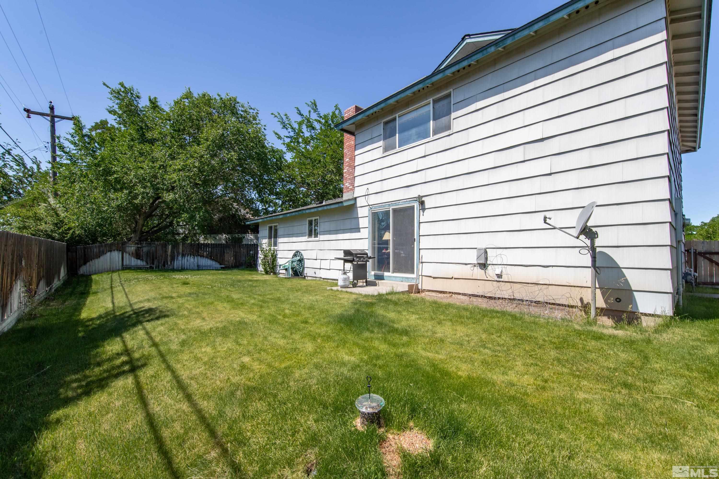 620 Nancy Circle Reno, NV 89503 - Photo 29 of 36 a house view with a garden space