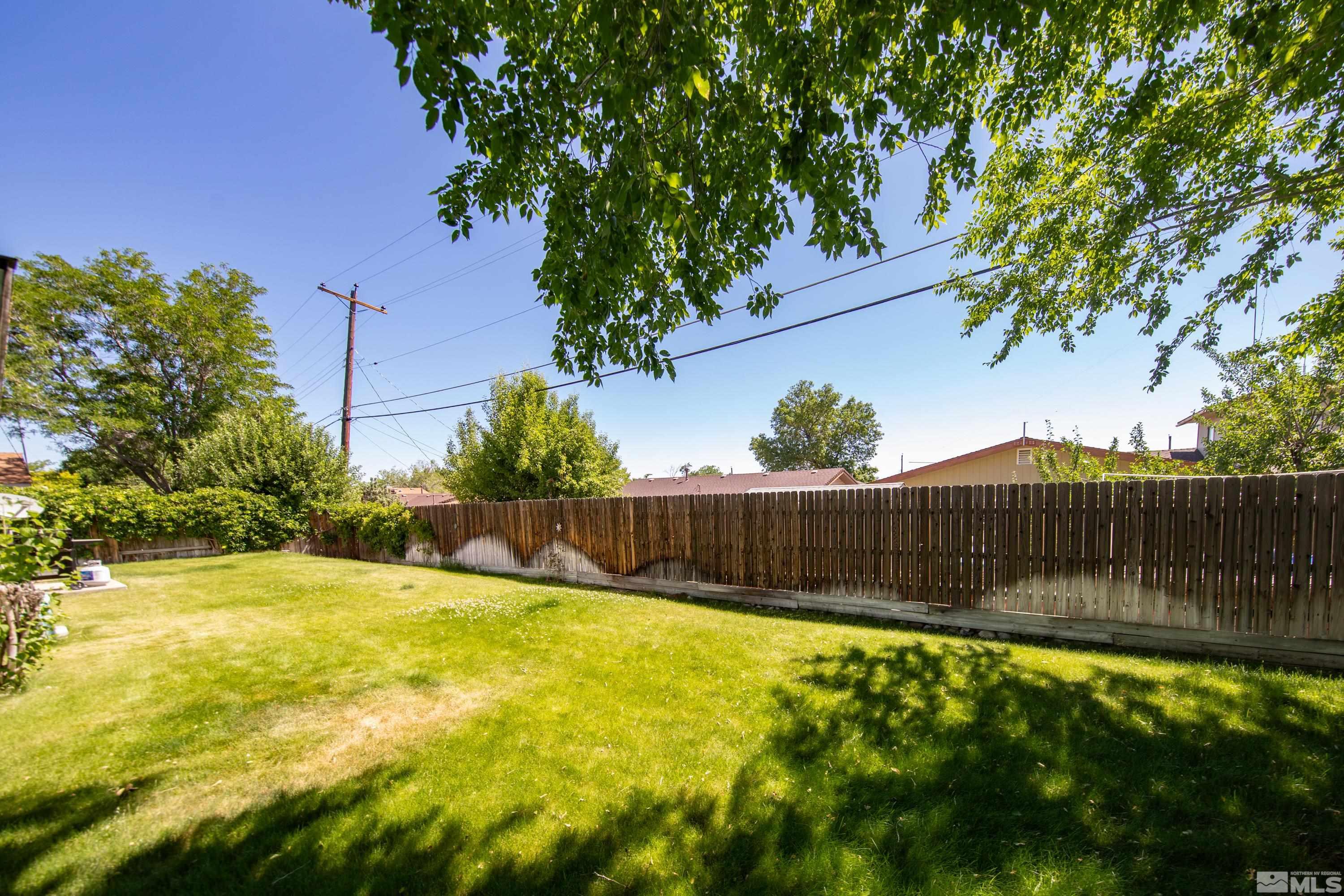 620 Nancy Circle Reno, NV 89503 - Photo 30 of 36 a view of a backyard