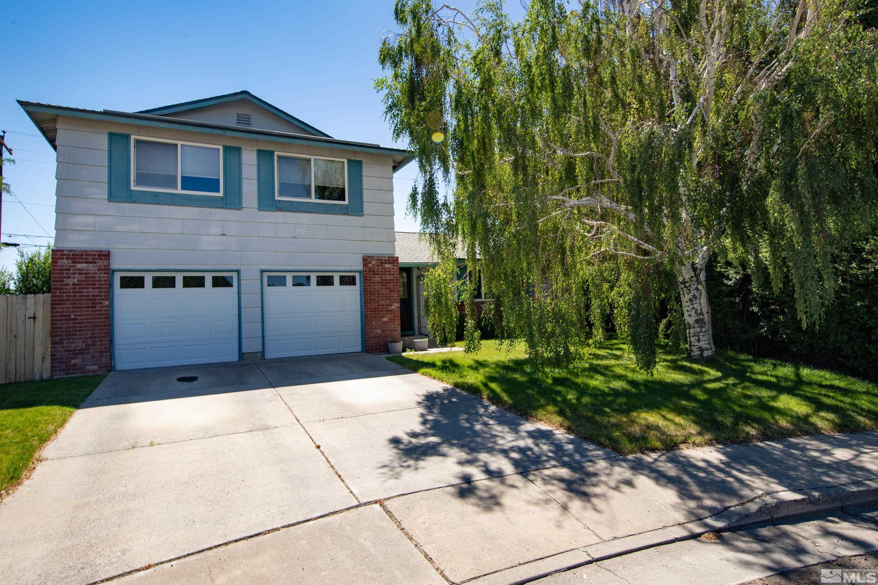 620 Nancy Circle Reno, NV 89503 - Photo 35 of 36 a front view of a house with a garden