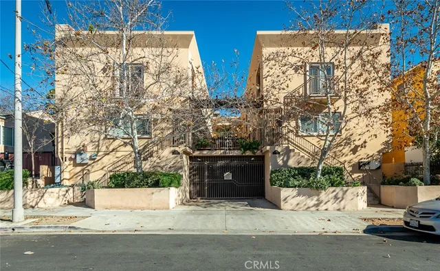 $700,000 | 10160 Fernglen Avenue, Unit 7, Tujunga, CA 91042