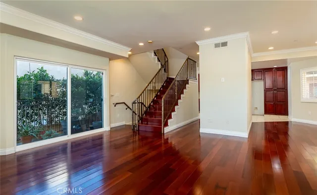 $700,000 | 10160 Fernglen Avenue, Unit 7, Tujunga, CA 91042