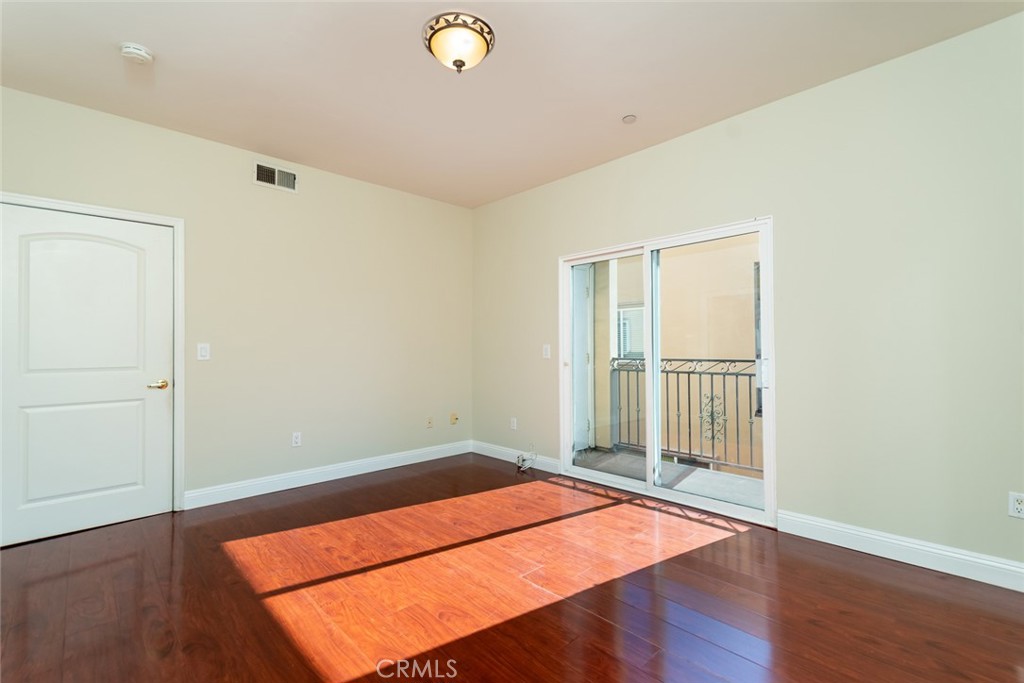 10160 Fernglen Avenue, Unit 7 Tujunga, CA 91042 - Photo 21 of 37