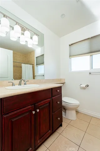 $700,000 | 10160 Fernglen Avenue, Unit 7, Tujunga, CA 91042