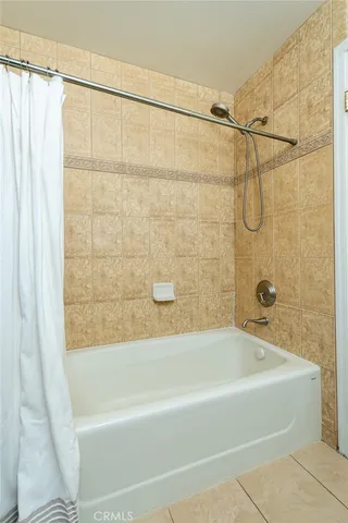 $700,000 | 10160 Fernglen Avenue, Unit 7, Tujunga, CA 91042