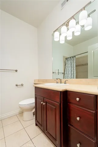 $700,000 | 10160 Fernglen Avenue, Unit 7, Tujunga, CA 91042