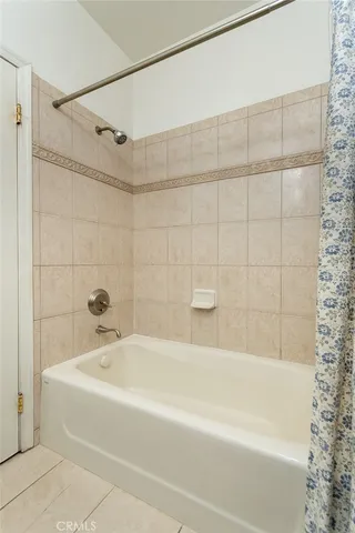 $700,000 | 10160 Fernglen Avenue, Unit 7, Tujunga, CA 91042