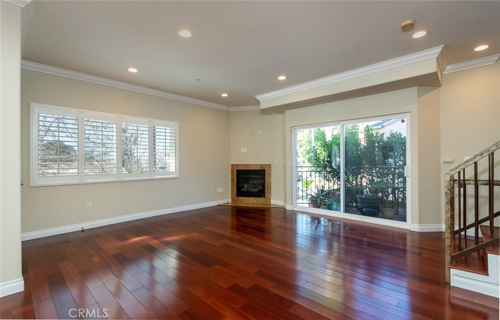 10160 Fernglen Avenue, Unit 7 Tujunga, CA 91042 - Photo 4 of 37