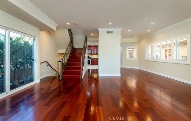 $700,000 | 10160 Fernglen Avenue, Unit 7, Tujunga, CA 91042