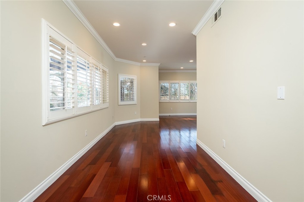 10160 Fernglen Avenue, Unit 7 Tujunga, CA 91042 - Photo 7 of 37