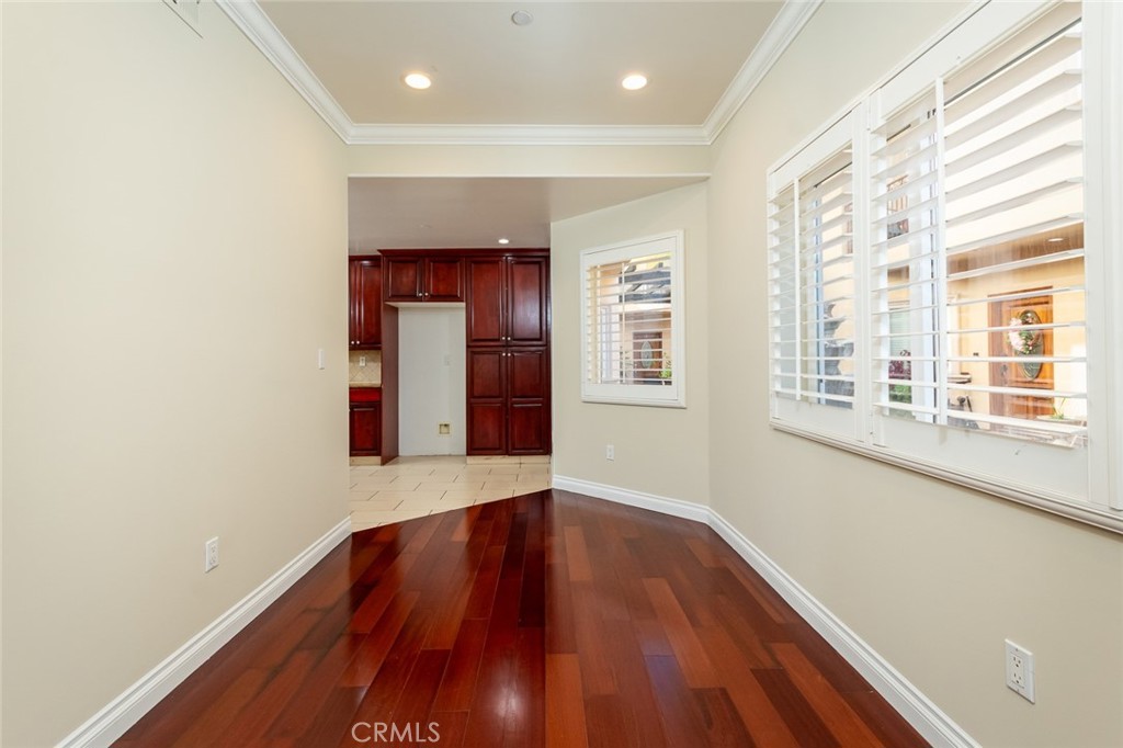 10160 Fernglen Avenue, Unit 7 Tujunga, CA 91042 - Photo 8 of 37