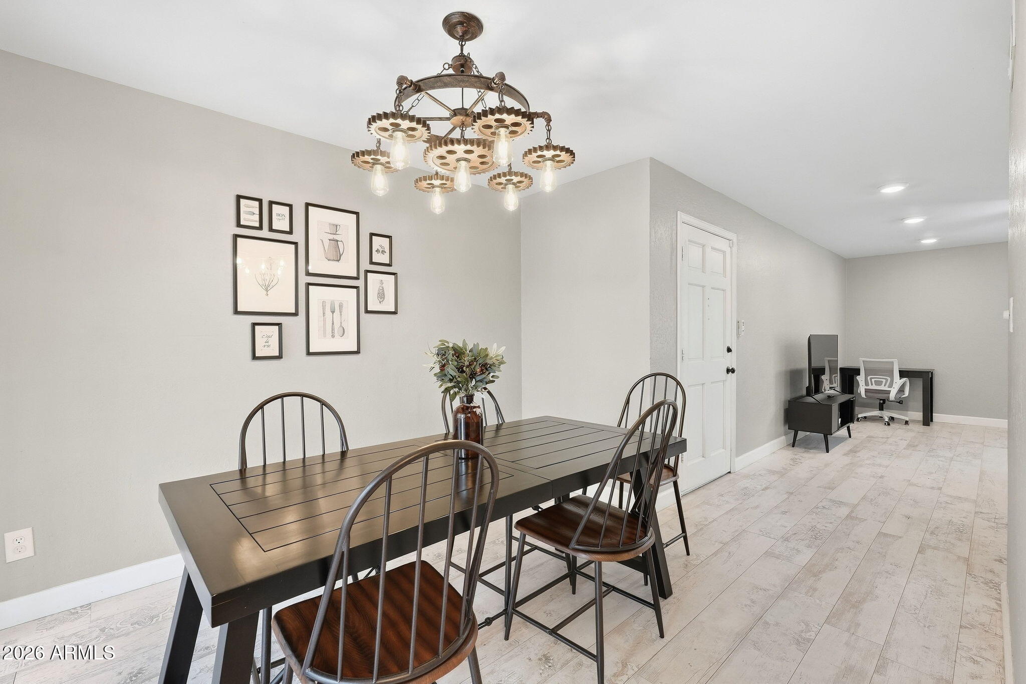 4201 East Camelback Road, Unit 41 Phoenix, AZ 85018 - Photo 6 of 26 Dining Area