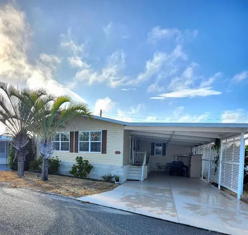 a view of a house with entertaining space