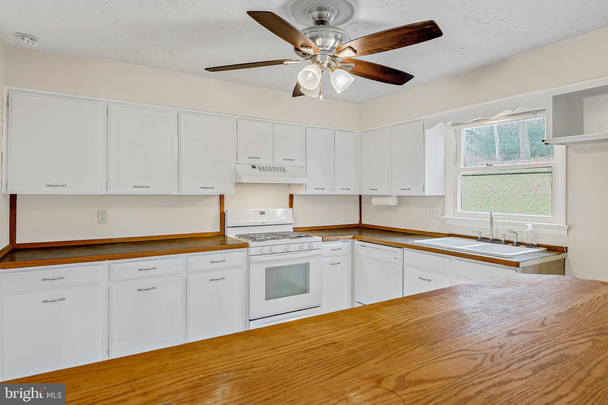 3310 Harrowgate Road, Unit 3310 York, PA 17402 - Photo 9 of 30 Gallery Image 9