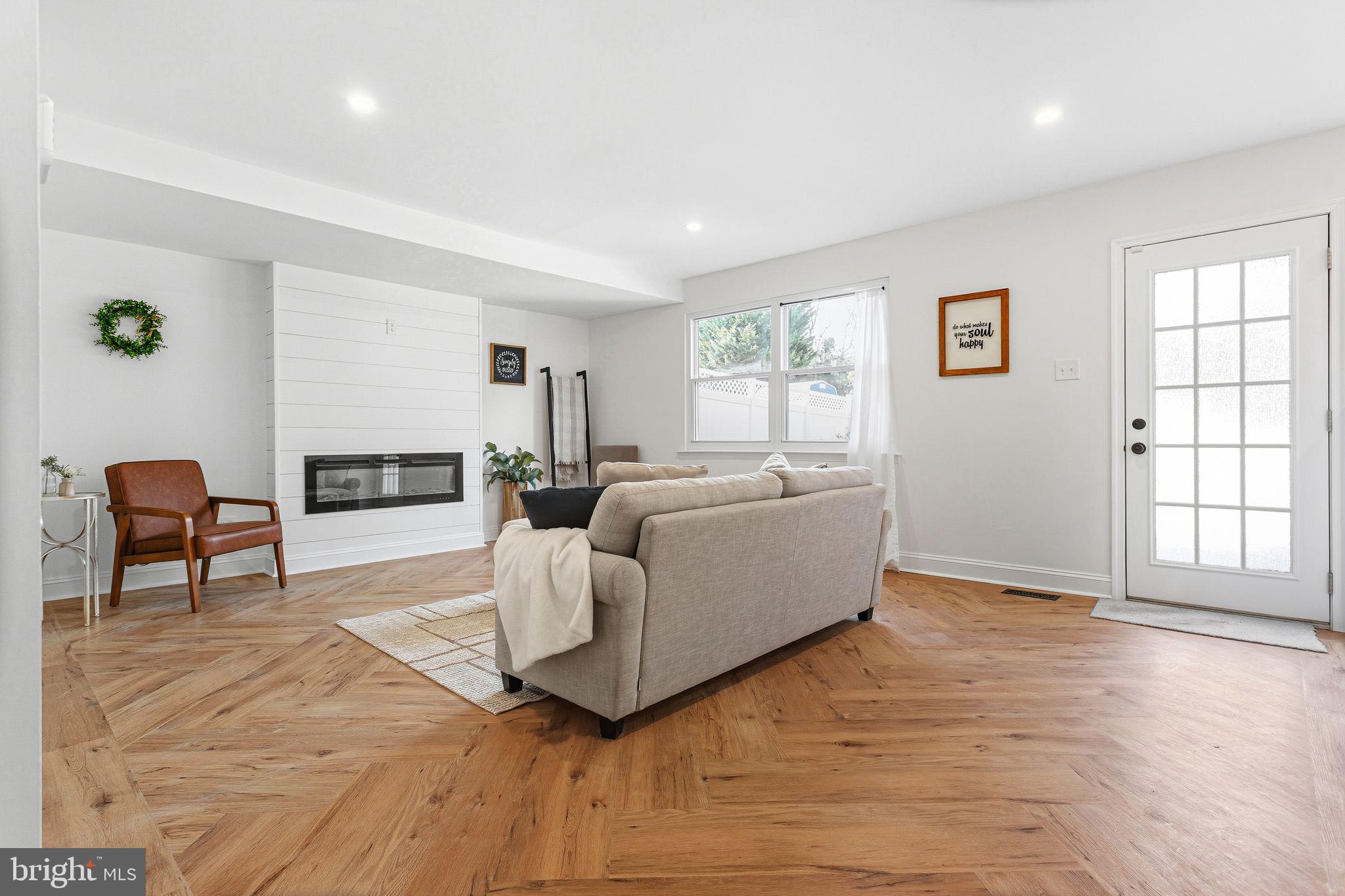 15162 Wayside Road Philadelphia, PA 19116 - Photo 14 of 34 a living room with furniture and a window