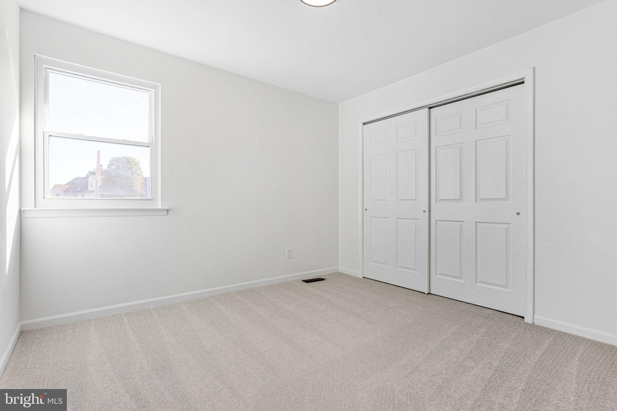 15162 Wayside Road Philadelphia, PA 19116 - Photo 25 of 34 an empty room with windows