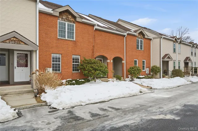 $3,600 | 5 Greenmeadow Drive, Babylon, NY 11702