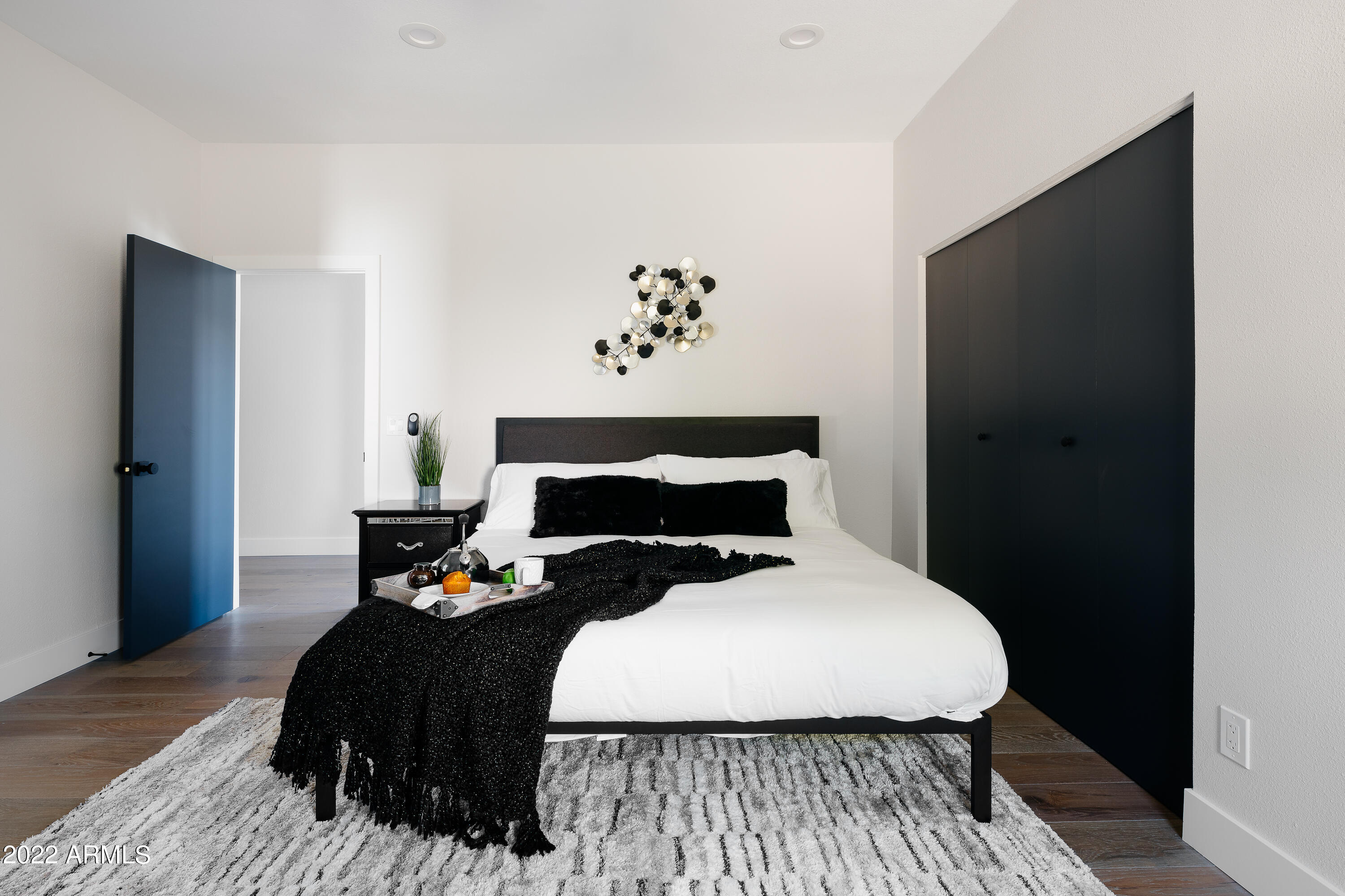 6602 North Praying Monk Road Paradise Valley, AZ 85253 - Photo 17 of 55 LAKOTKO_6602NPrayingMonkRd_WEB-10