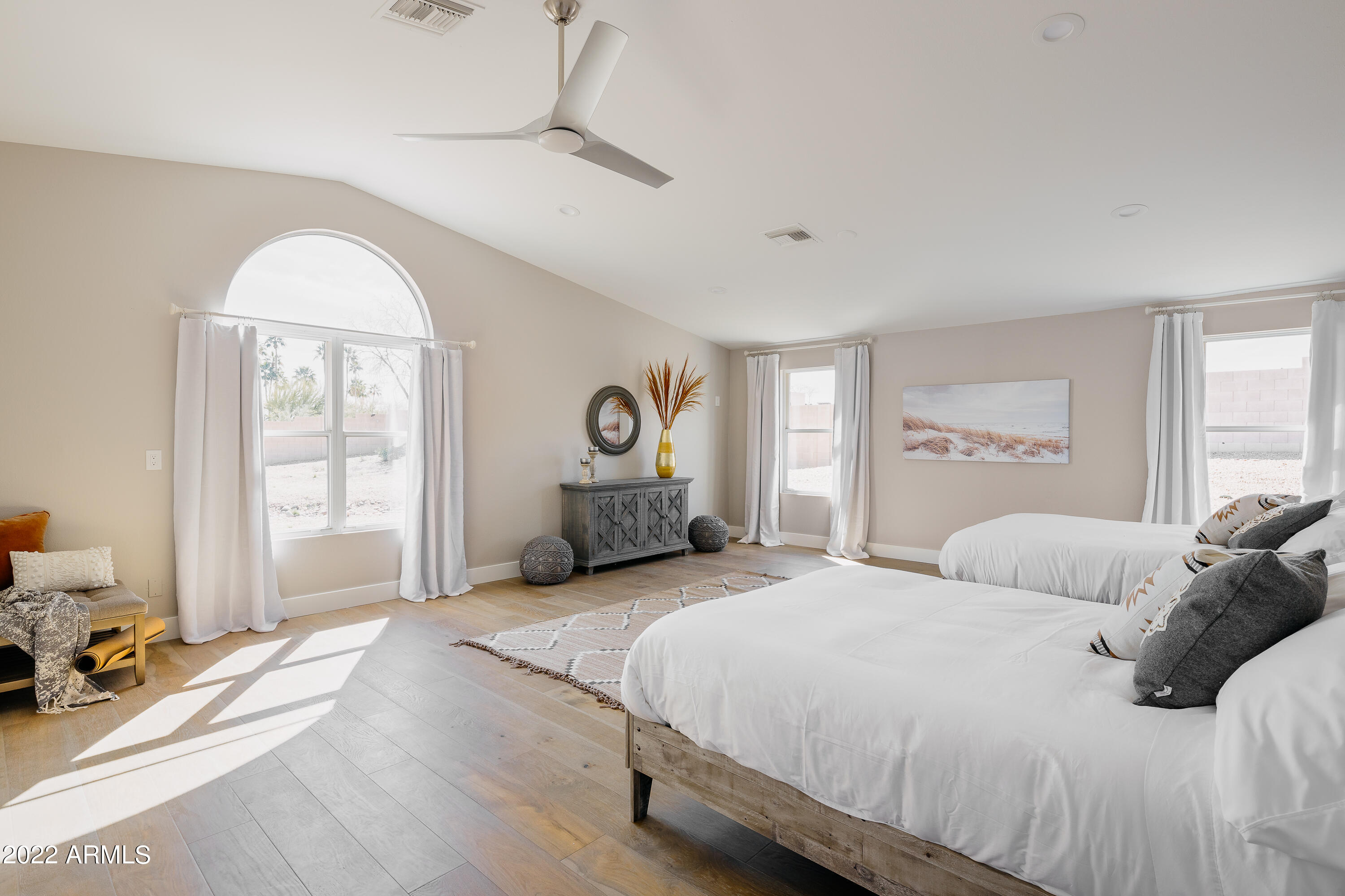 6602 North Praying Monk Road Paradise Valley, AZ 85253 - Photo 42 of 55 LAKOTKO_6602NPrayingMonkRd_WEB-43