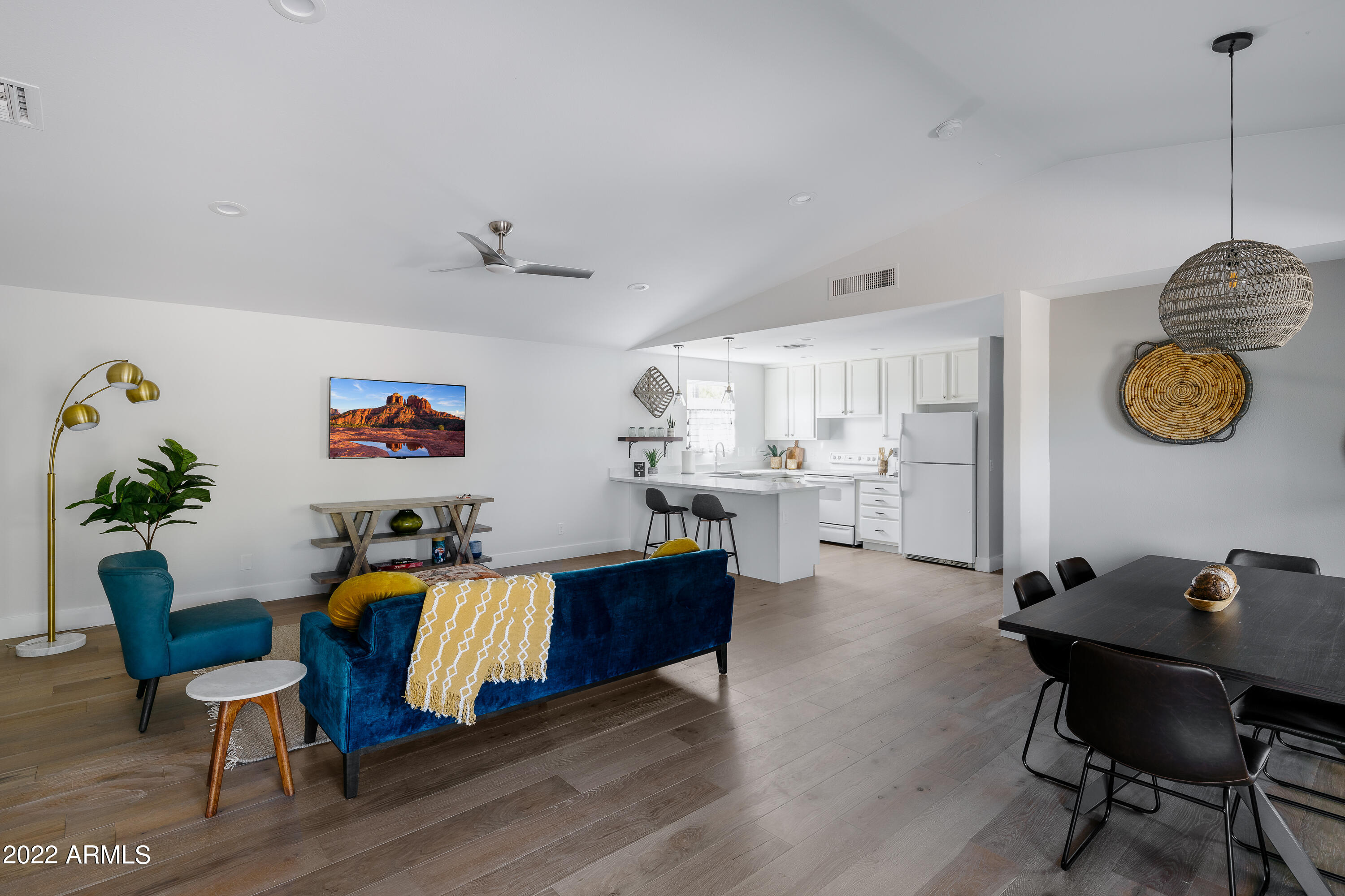 6602 North Praying Monk Road Paradise Valley, AZ 85253 - Photo 43 of 55 LAKOTKO_6602NPrayingMonkRd_WEB-48