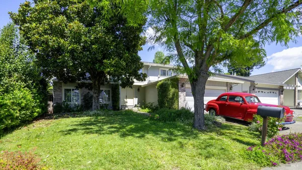 $859,000 | 868 Holly Avenue, Rohnert Park, CA 94928