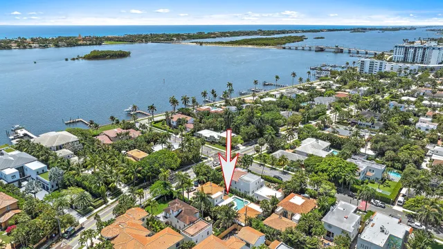 a black and white photo of a living room