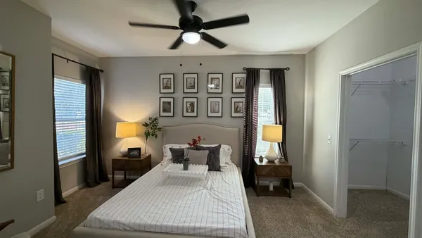 a view of entryway and livingroom with furniture