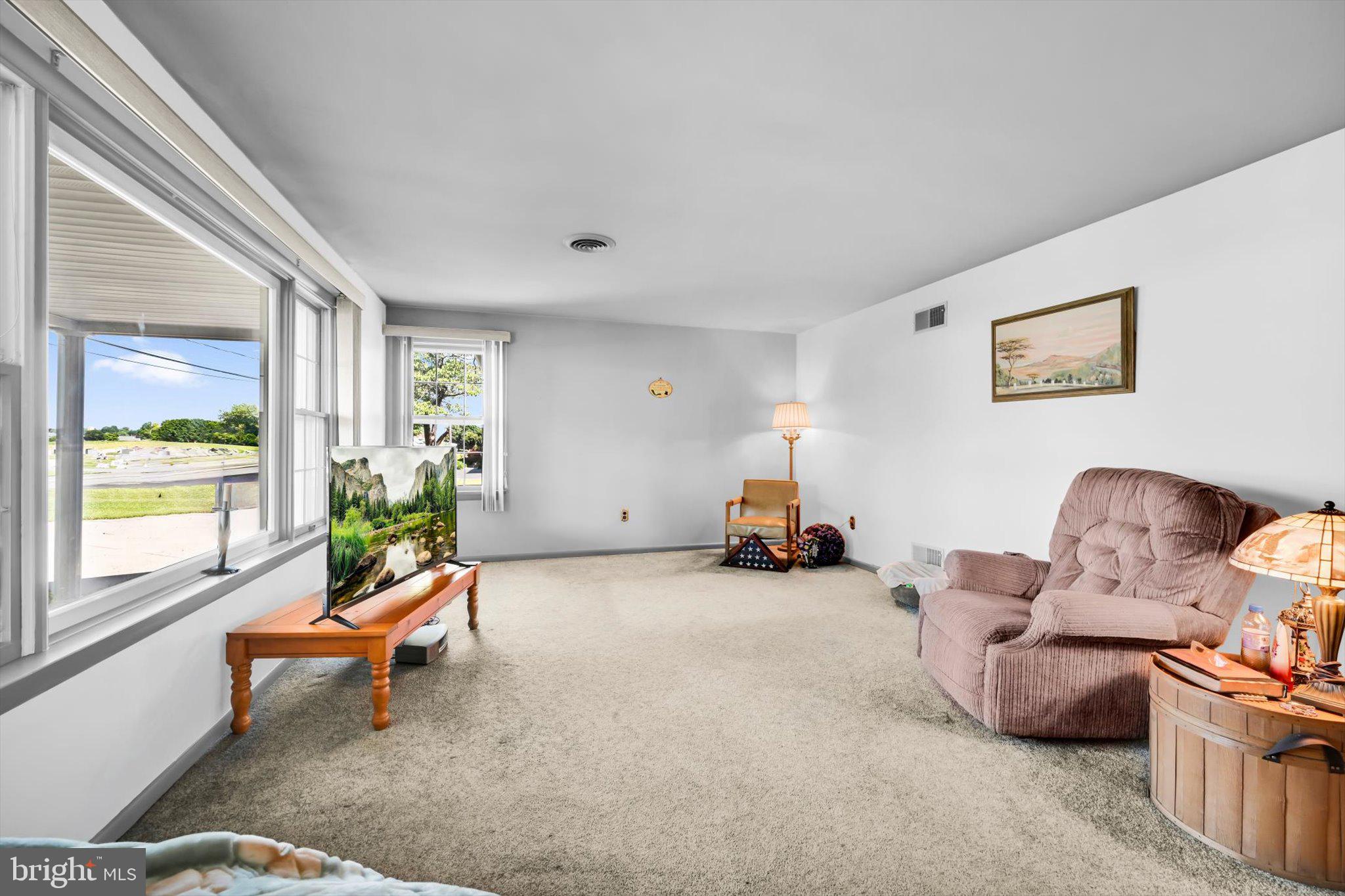 627 Pine Hill Road Lititz, PA 17543 - Photo 8 of 48