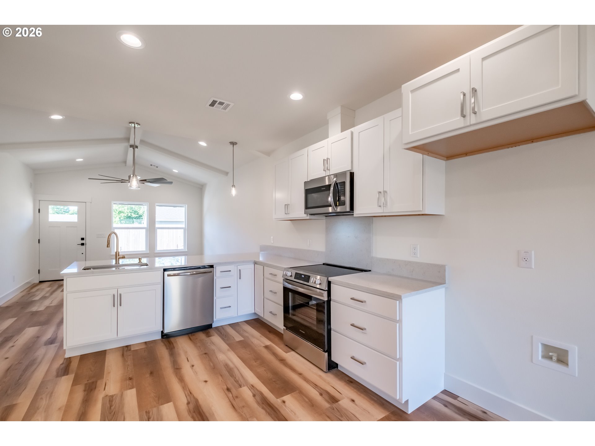 730 East Elmore Street Lebanon, OR 97355 - Photo 10 of 40