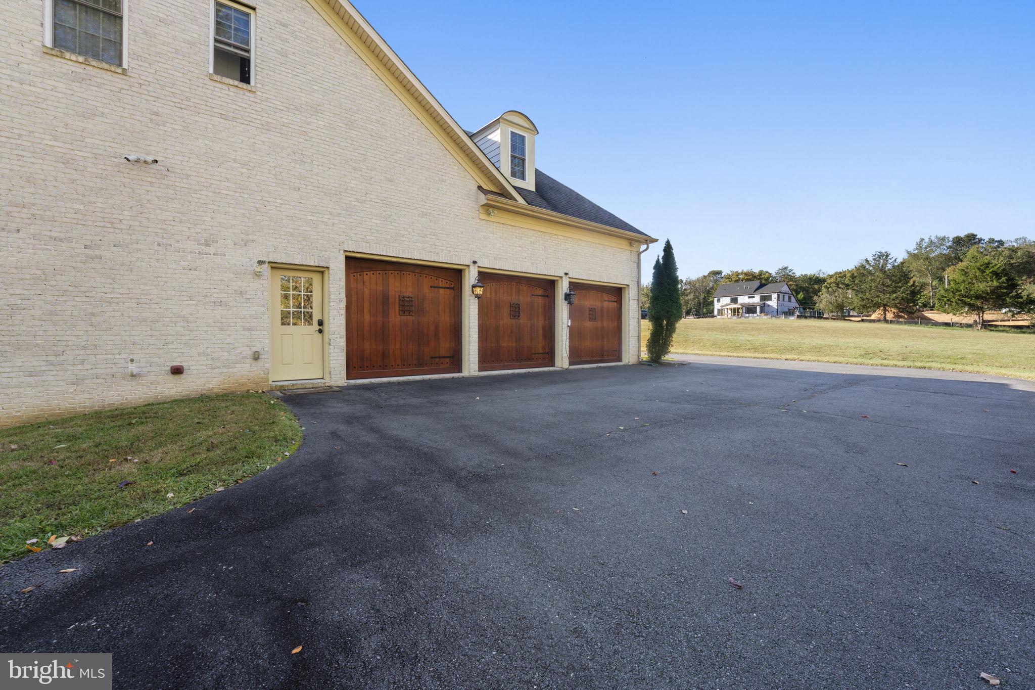 11561 Stuart Mill Road Oakton, VA 22124 - Photo 10 of 75