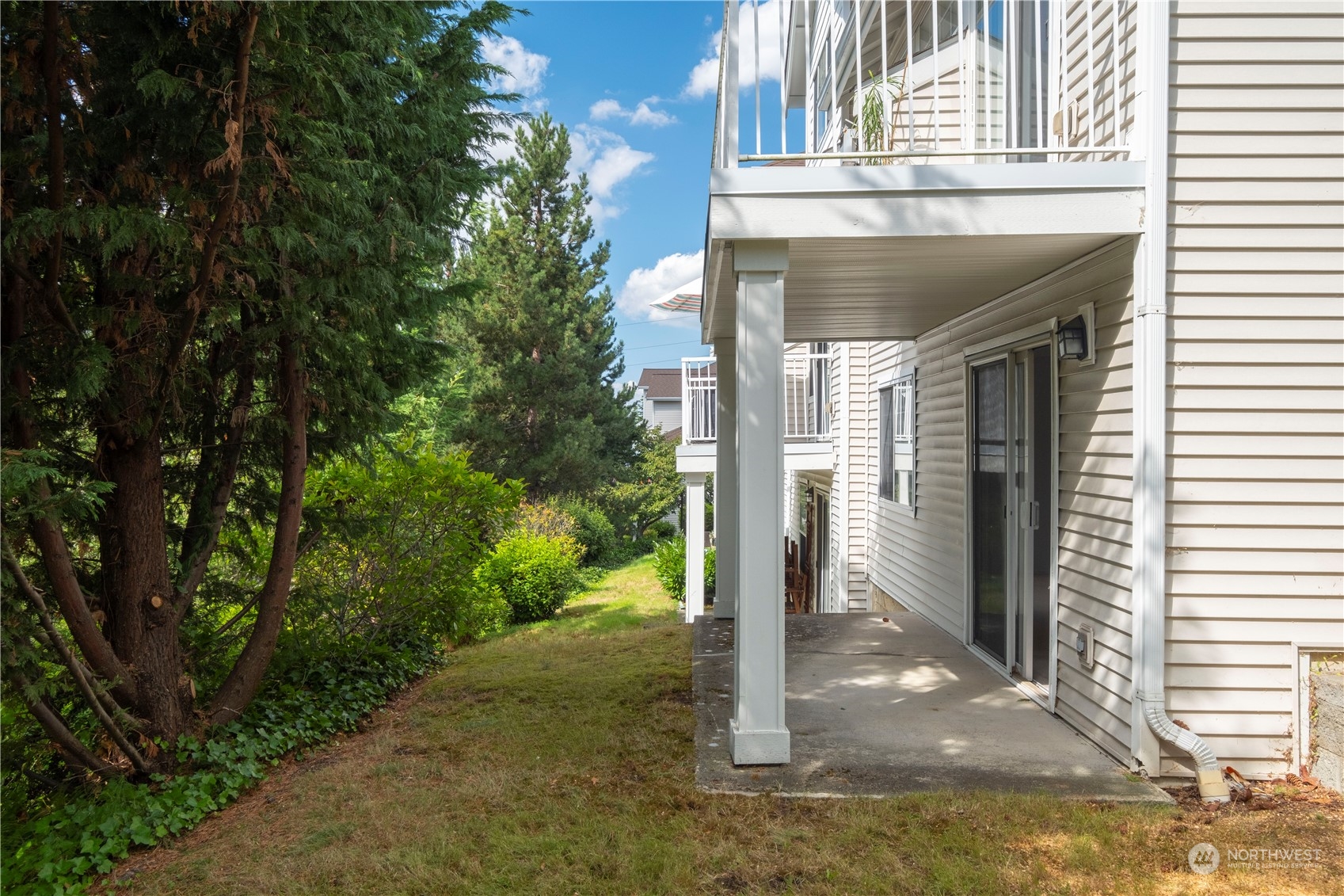 2300 Benson Road South, Unit H1 Renton, WA 98055 - Photo 25 of 27 a view of a door of the house