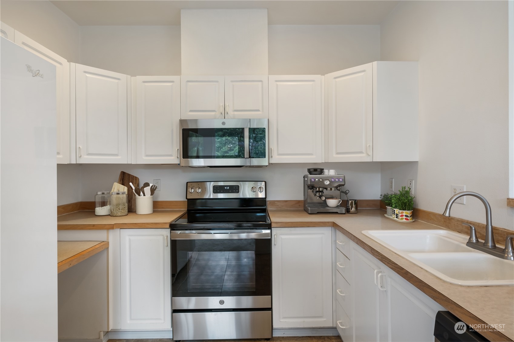 2300 Benson Road South, Unit H1 Renton, WA 98055 - Photo 8 of 27 a kitchen with stainless steel appliances granite countertop a sink stove a microwave and refrigerator