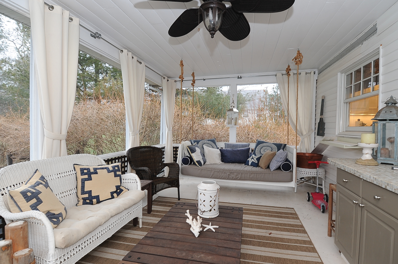 33 White Oak Shade Road New Canaan, CT 06840 - Photo 13 of 25 Screened porch