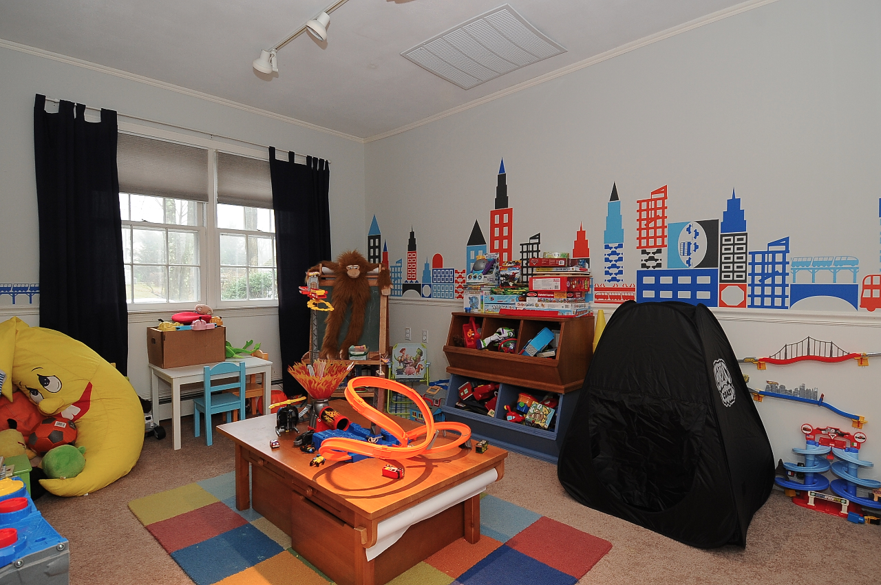33 White Oak Shade Road New Canaan, CT 06840 - Photo 15 of 25 Playroom
