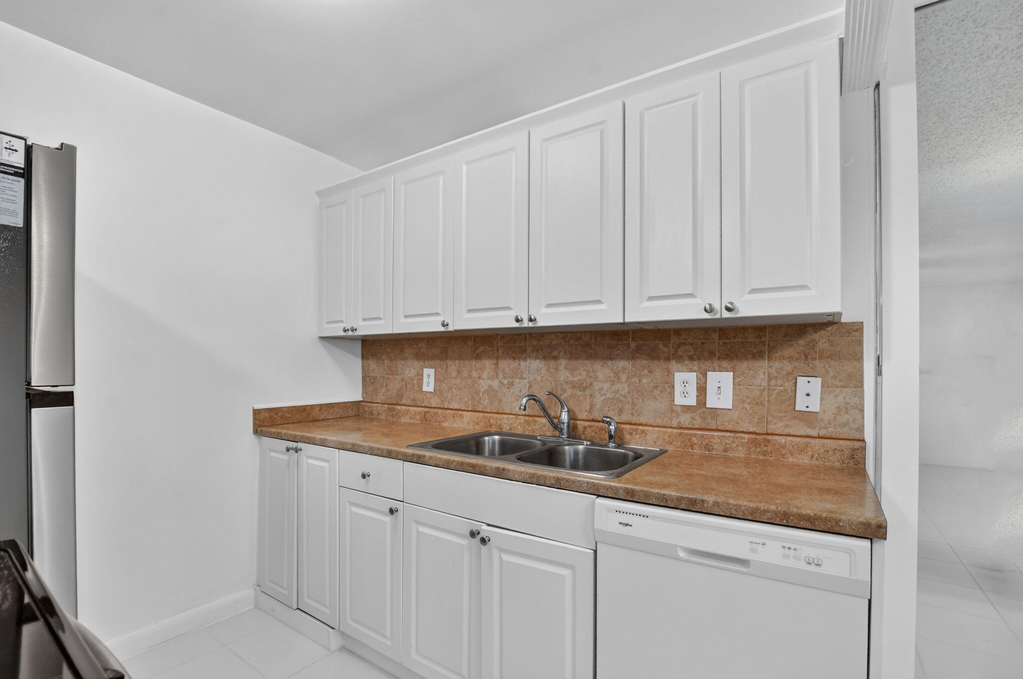 3010 Guildford East Boca Raton, FL 33434 - Photo 4 of 45 Kitchen