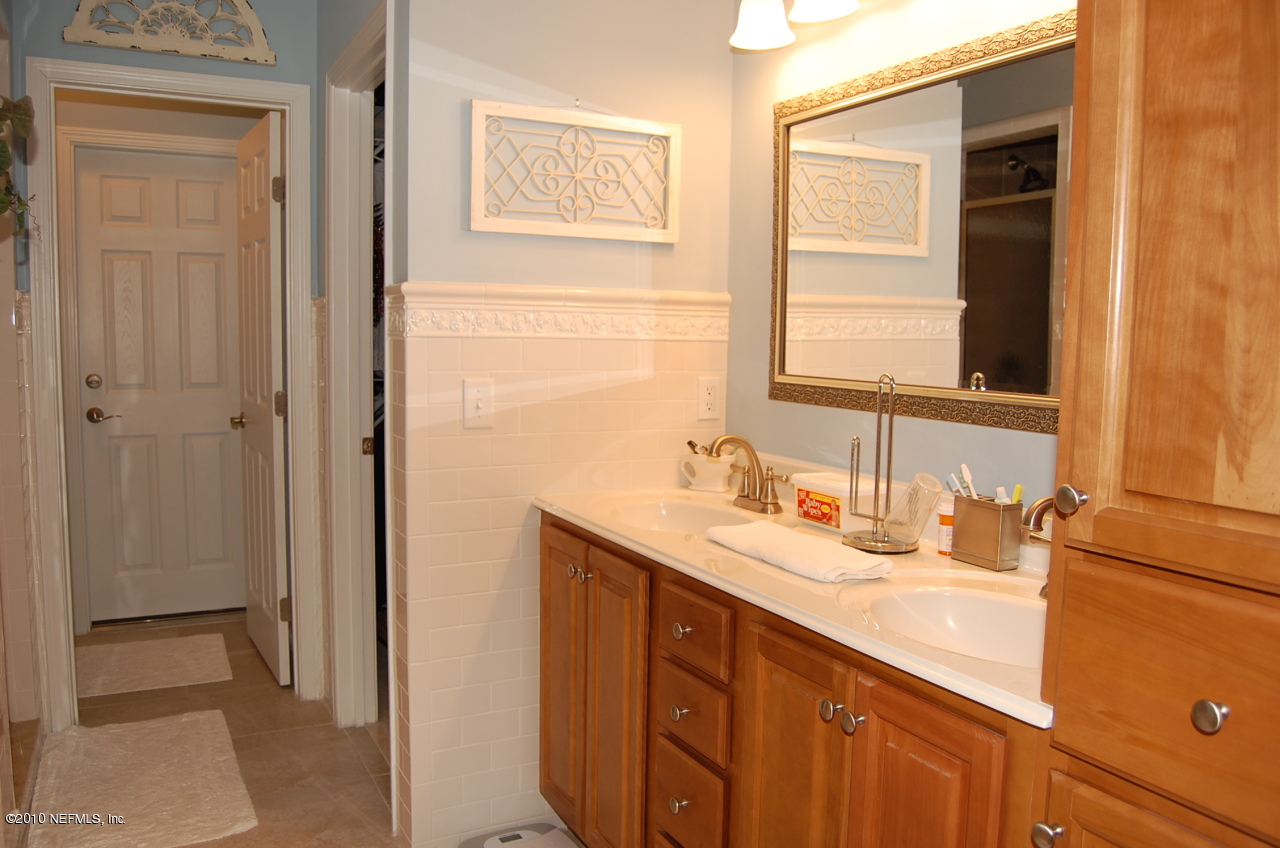 17367 Brandy Branch Road Jacksonville, FL 32234 - Photo 11 of 15 Luxurious Bathroom- Owner's Suite