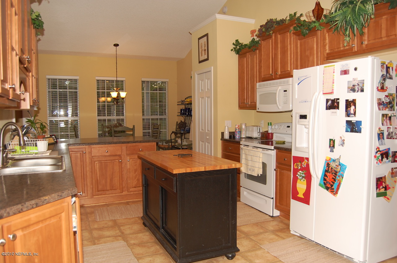 17367 Brandy Branch Road Jacksonville, FL 32234 - Photo 6 of 15 Spacious Kitchen