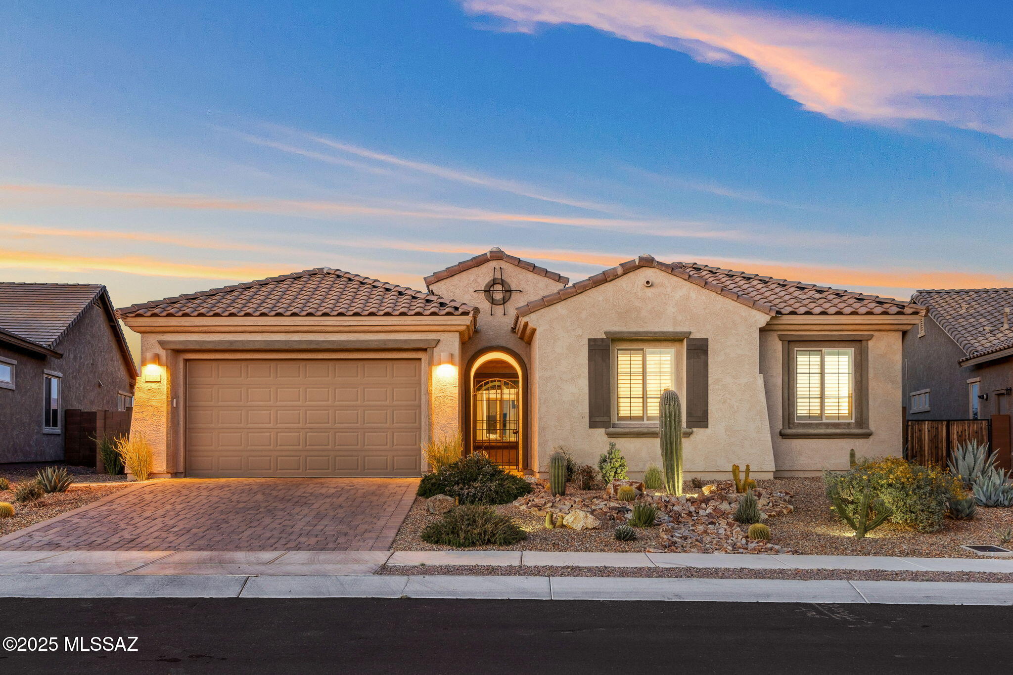 755 East Romsdalen Road Tucson, AZ 85755 - Photo 3 of 48
