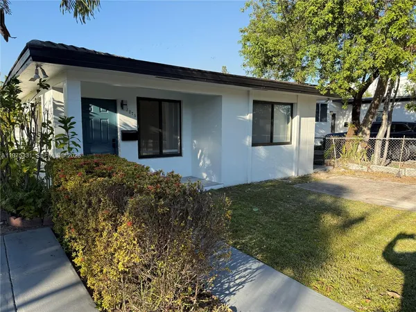 a house view with a outdoor space
