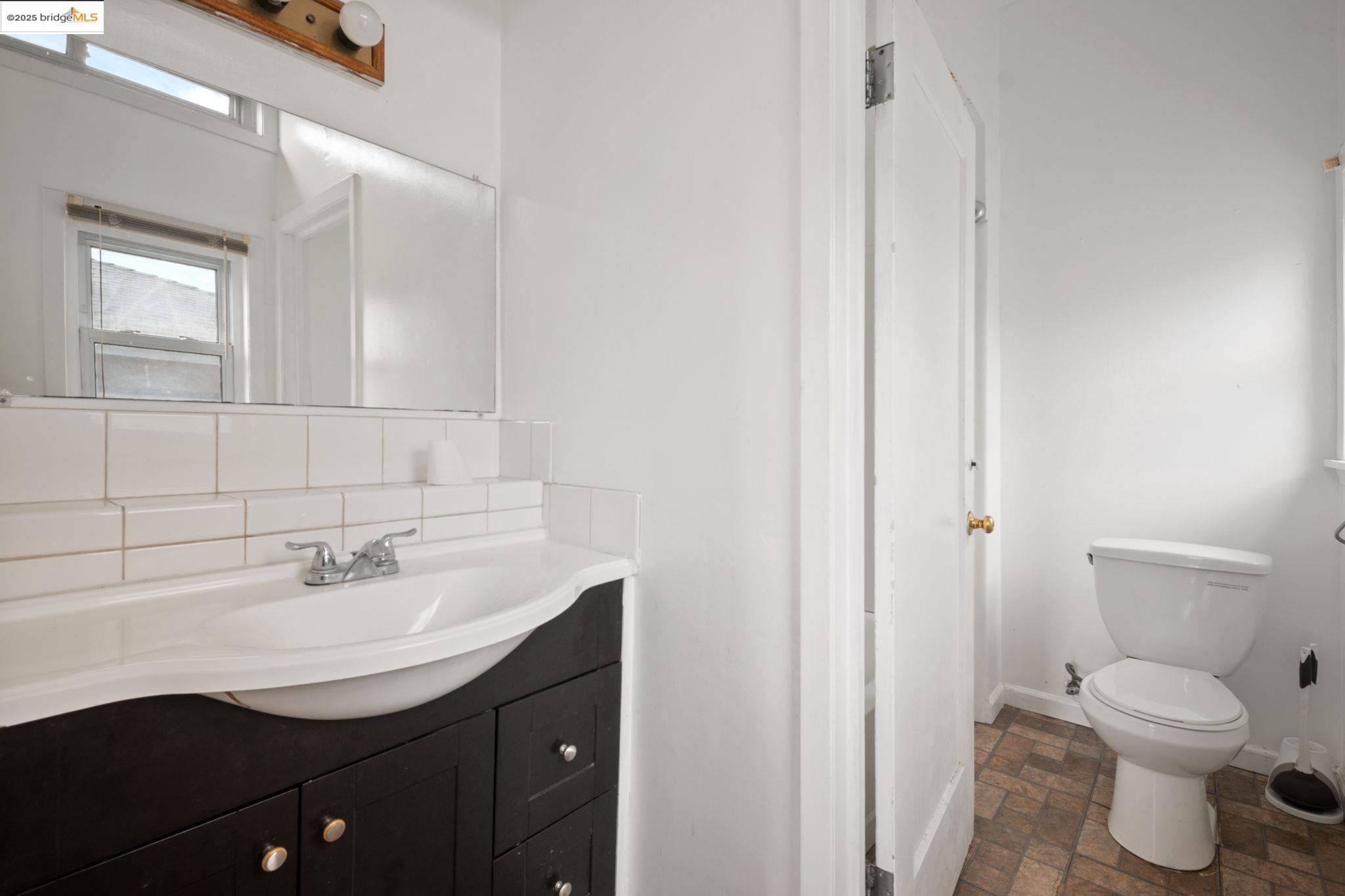 443 Watson Street Monterey, CA 93940 - Photo 18 of 51 Full second bathroom in main house unit A