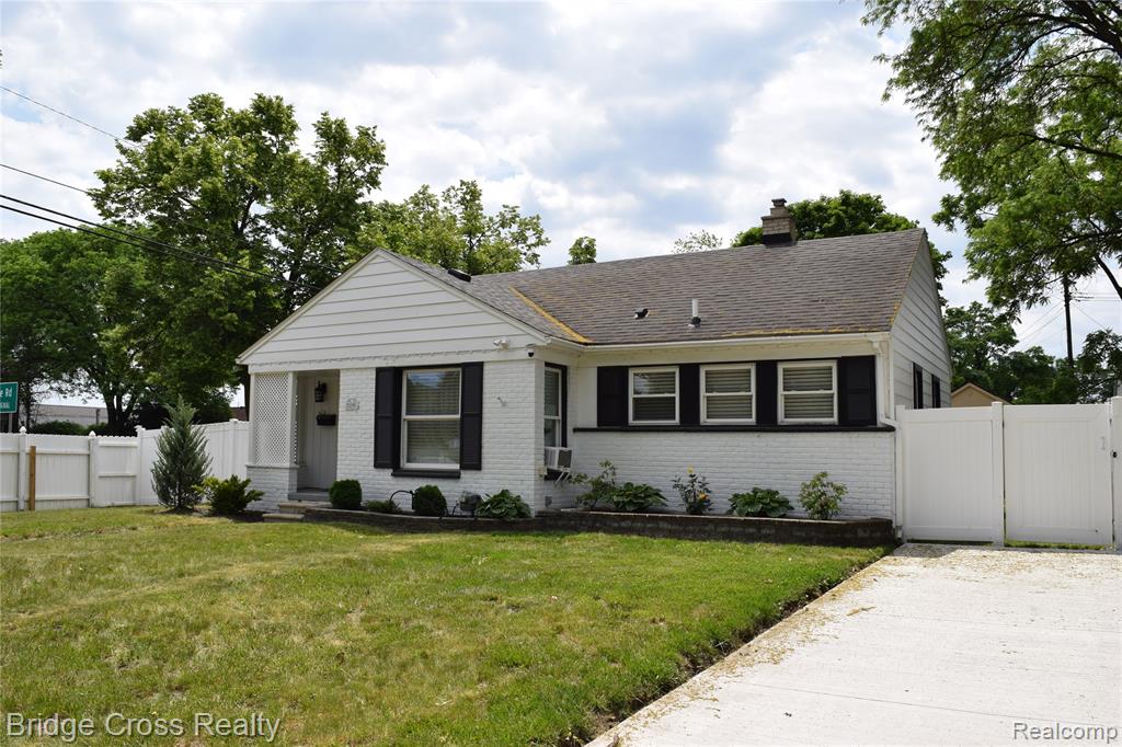 2896 Dorchester Road Birmingham, MI 48009 - Photo 1 of 35
