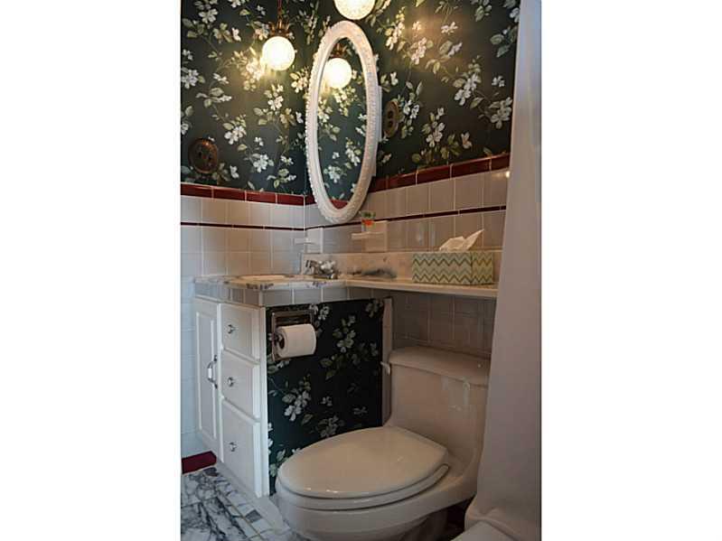 1305 Pine Hollow Road McKees Rocks, PA 15136 - Photo 13 of 25 Full Bath.