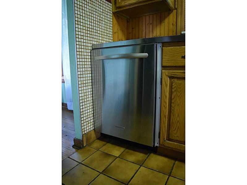 1305 Pine Hollow Road McKees Rocks, PA 15136 - Photo 7 of 25 Kitchen.