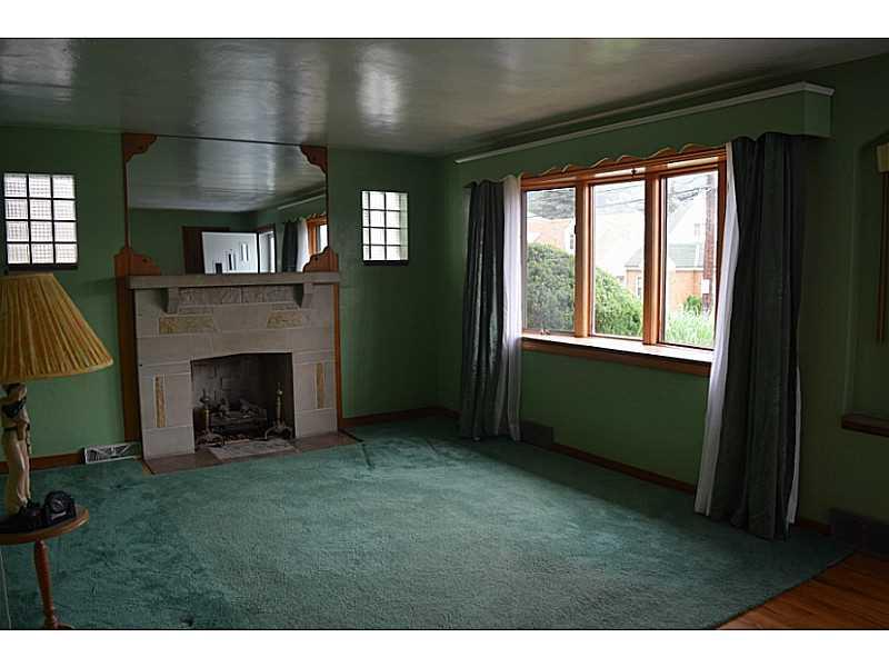 1305 Pine Hollow Road McKees Rocks, PA 15136 - Photo 9 of 25 Living Room. Light and Bright living room