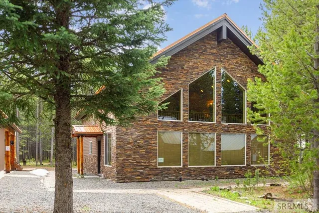 $999,998 | 4170 North Big Springs Loop Road, Island Park, ID 83429