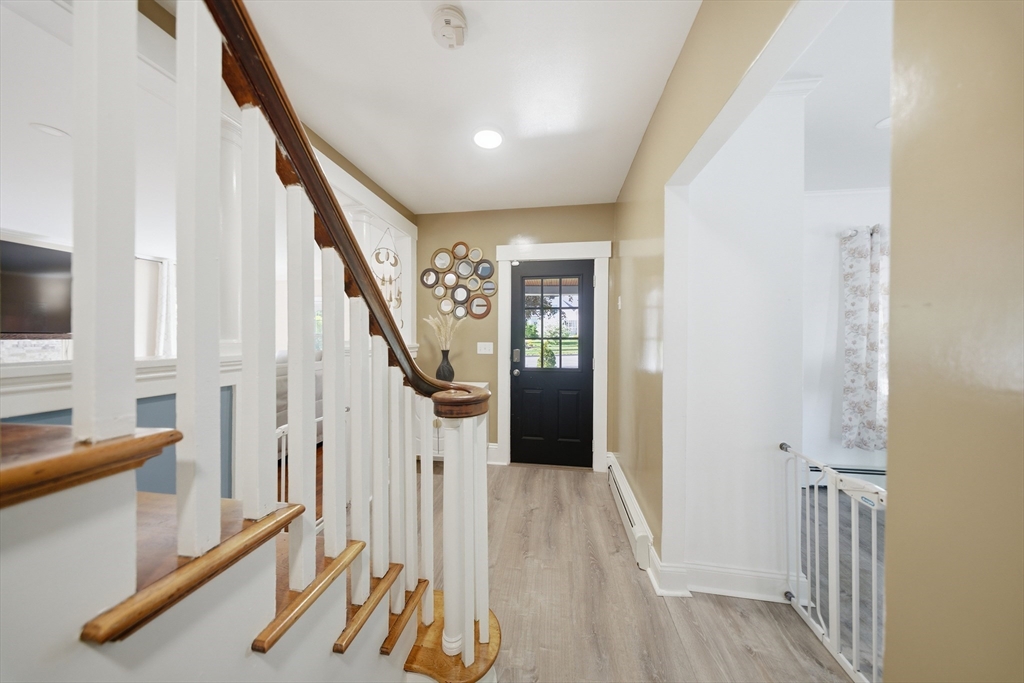 131 Pearl Street Gardner, MA 01440 - Photo 4 of 41