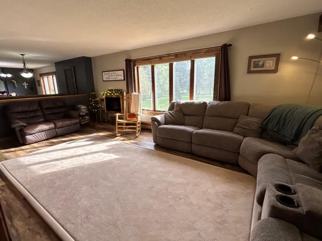 $415,000 | 46279 193rd Street, Morris, MN 56267