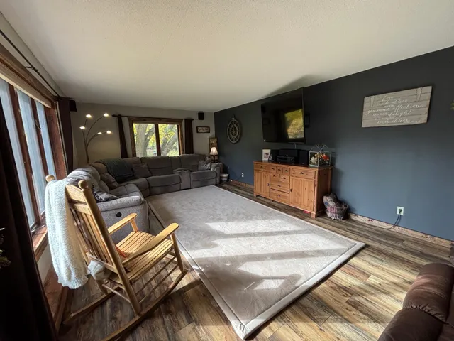 $415,000 | 46279 193rd Street, Morris, MN 56267