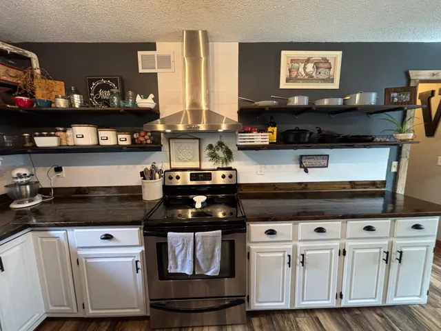 $415,000 | 46279 193rd Street, Morris, MN 56267