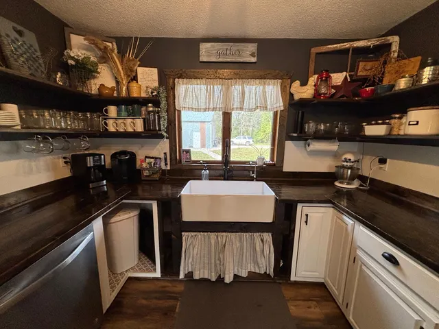 $415,000 | 46279 193rd Street, Morris, MN 56267