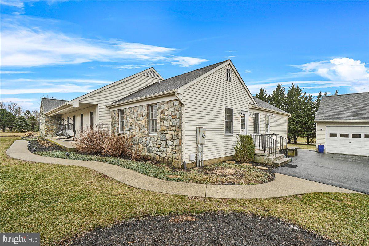 8433 Fingerboard Road Frederick, MD 21704 - Photo 3 of 42 a front view of a house with a yard
